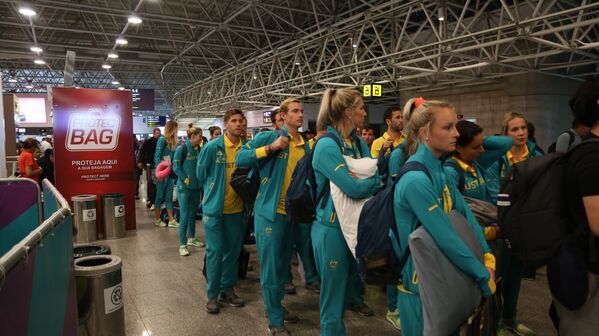 Delegação australiana na fila do embarque no Rio de Janeiro - Sputnik Brasil