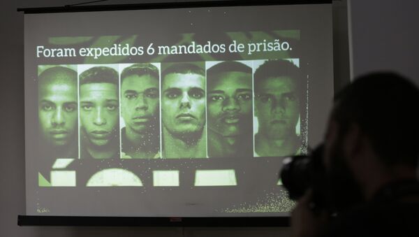 Fotos dos suspeitos do estupro coletivo no Rio de Janeiro são mostradas durante uma coletiva de imprensa em 17 de junho de 2016 - Sputnik Brasil