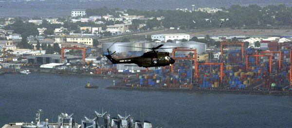 Helicóptero sobrevoa o porto de Djibouti, Djibuti (foto de arquivo) - Sputnik Brasil