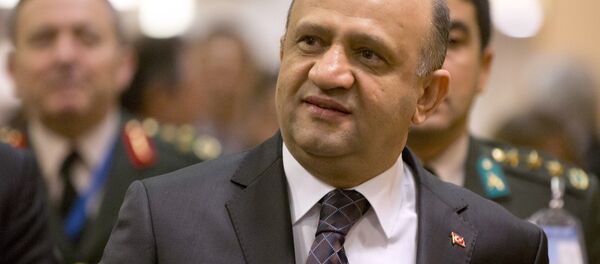 Turkish Defense Minister Fikri Isik arrives for a meeting at NATO headquarters in Brussels on June 14, 2016 - Sputnik Brasil