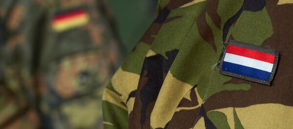 Soldados holandeses e alemãos participam dos exercícios conjuntos no leste da Alemanha, fevereiro de 2016 - Sputnik Brasil