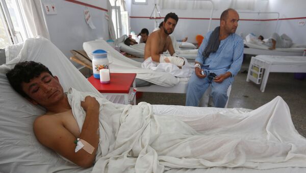 Sobrevivente do ataque à Universidade Americana em Cabul recebe tratamento médico - Sputnik Brasil