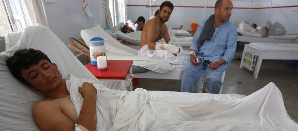 Sobrevivente do ataque à Universidade Americana em Cabul recebe tratamento médico - Sputnik Brasil