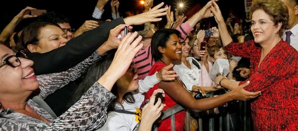 Dilma Rousseff em ato em Brasília - Sputnik Brasil
