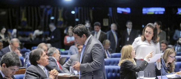 Senadores articulam estratégias durante o julgamento de Dilma Rousseff no Plenário - Sputnik Brasil