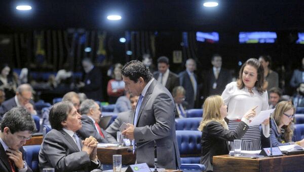 Senadores articulam estratégias durante o julgamento de Dilma Rousseff no Plenário - Sputnik Brasil