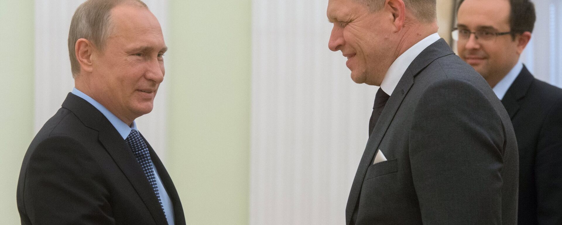 Reunião entre o presidente russo, Vladimir Putin (à esquerda), e o primeiro-ministro eslovaco, Robert Fico, em 2 de junho de 2015 - Sputnik Brasil, 1920, 15.05.2024