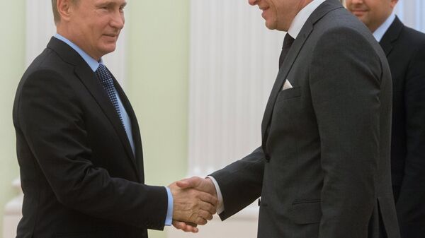 Reunião entre o presidente russo Vladimir Putin e o primeiro-ministro eslovaco Robert Fico, em 2 de junho de 2015 - Sputnik Brasil