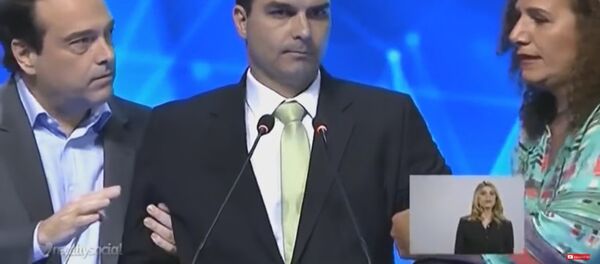 Flávio Bolsonaro, do PSC, passa mal em debate da Band entre os candidatos à prefeitura do Rio - Sputnik Brasil