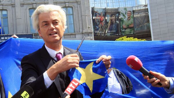 Geert Wilders em uma coletiva de imprensa diante do Parlamento Europeu em Bruxelas, na Bélgica (foto de arquivo) - Sputnik Brasil