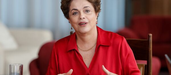 Presidente Dilma Rousseff durante entrevista no Palácio da Alvorada Presidente Dilma Rousseff durante entrevista no Palácio da Alvorada - Sputnik Brasil