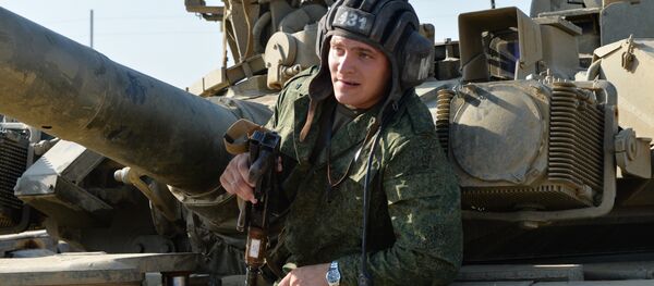 Militar russo durante ispeção da tropas no distrito militar do sul da Rússia, 25 de agosto de 2016 - Sputnik Brasil