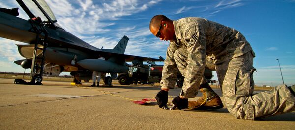 Um militar da Força Aérea dos EUA - Sputnik Brasil