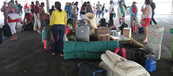 Integrantes da CUT e da Frente Brasil Popular montam acampamento no estacionamento do ginásio Nilson Nelson, em Brasília, para acompanhar o julgamento final do processo do impeachment no Senado - Sputnik Brasil