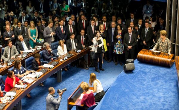 Ex-presidente Dilma afirma que a democracia brasileira está 'totalmente corroída' - Sputnik Brasil