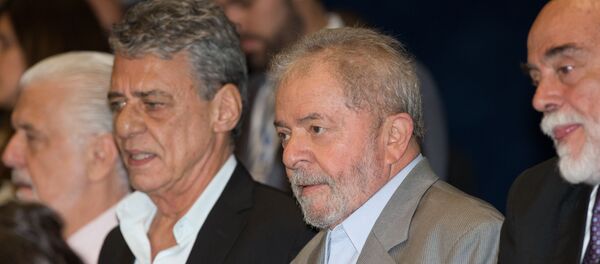 Chico Buarque de Holanda e Lula na sessão do impeachment no senado - Sputnik Brasil