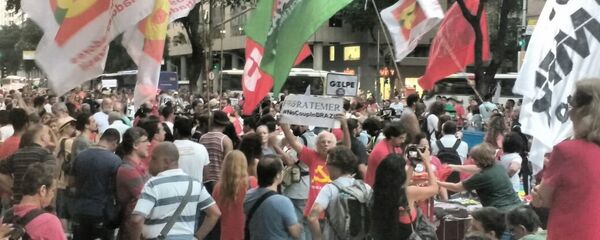 Manifestação contra o impeachment de Dilma Rousseff no Rio de Janeiro - Sputnik Brasil