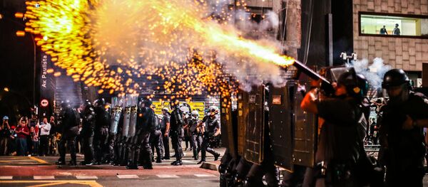 Manifestação contra Temer é reprimida pela PM na Avenida Paulista - São Paulo, 29/08/16 - Sputnik Brasil