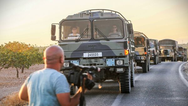 Veículos blindados turcos enviados para a Síria para lutar contra o grupo terrorista Daesh - Sputnik Brasil
