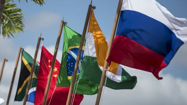 Bandeiras nacionais dos países membros do BRICS - Sputnik Brasil