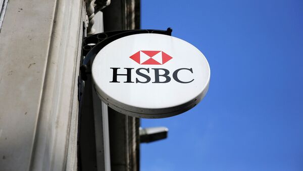 An HSBC sign is seen outside a bank branch in London February 9, 2015 - Sputnik Brasil