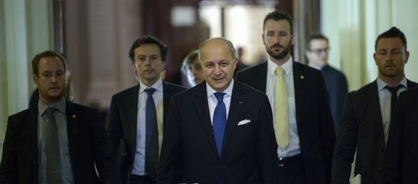 Chanceler francês Laurent Fabius durante uma pausa nas negociações do sexteto sobre o problema nuclear iraniano em 31 de março de 2015 Chanceler francês Laurent Fabius durante uma pausa nas negociações do sexteto sobre o problema nuclear iraniano em 31 de março de 2015 - Sputnik Brasil