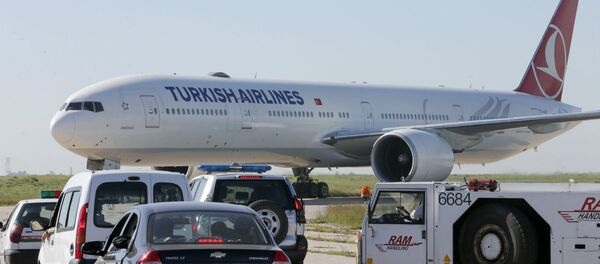 Avião da Turkish Airlines que foi obrigado a pousar no Marrocos depois de ameaça de bomba. - Sputnik Brasil