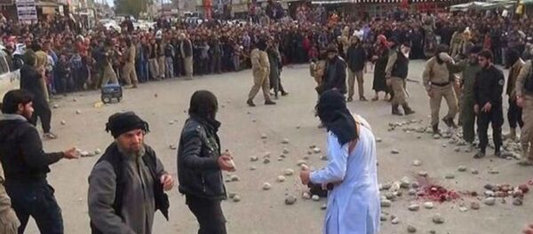 Execução do Estado Islâmico por apedrejamento. Execução do Estado Islâmico por apedrejamento. - Sputnik Brasil