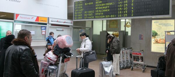 Passageiros na sala de espera do Aeroporto de Minsk, foto de arquivo Passageiros na sala de espera do Aeroporto de Minsk, foto de arquivo - Sputnik Brasil