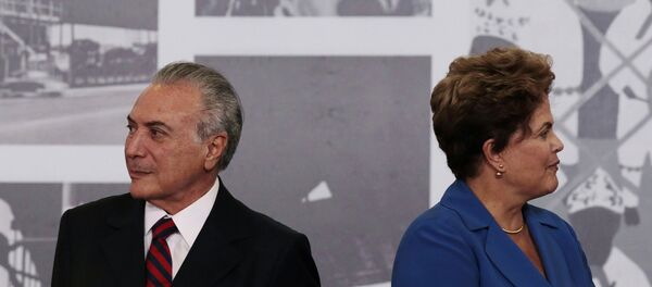 Esta foto de arquivo (5 de novembro de 2014) mostra os então presidente Dilma Rousseff e vice-presidente Michel Temer durante a cerimônia da Ordem do Mérito Cultural no Palácio do Planalto - Sputnik Brasil
