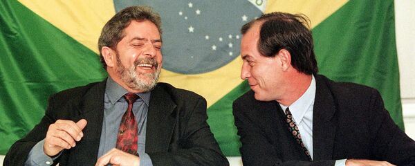 Luiz Inácio Lula da Silva e Ciro Gomes, em foto de 28 de setembro de 1998 Luiz Inácio Lula da Silva e Ciro Gomes, em foto de 28 de setembro de 1998 - Sputnik Brasil