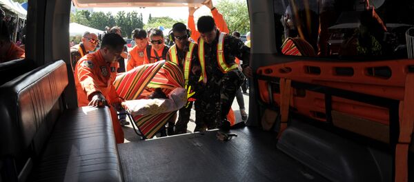 Ambulância nas Filipinas - Sputnik Brasil
