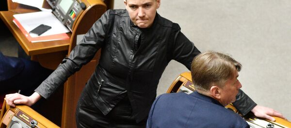 Nadezhda Savchenko durante a sessão do parlamento ucraniano Nadezhda Savchenko durante a sessão do parlamento ucraniano - Sputnik Brasil