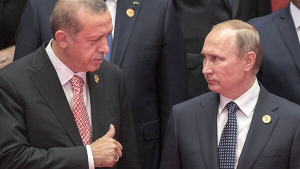 Presidente da Turquia, Recep Tayyip Erdogan, ao lado do presidente russo Vladimir Putin, durante a sessão de fotos dos líderes da Cúpula do G20 na China - Sputnik Brasil