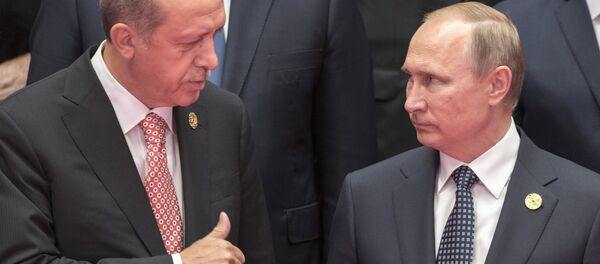 Presidente da Turquia, Recep Tayyip Erdogan, ao lado do presidente russo Vladimir Putin, durante a sessão de fotos dos líderes da Cúpula do G20 na China - Sputnik Brasil