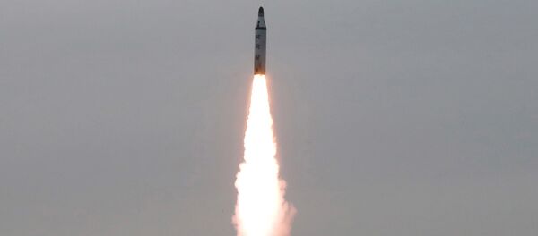 An underwater test-fire of strategic submarine ballistic missile is pictured in this undated photo released by North Korea's Korean Central News Agency (KCNA) in Pyongyang on April 24, 2016. - Sputnik Brasil