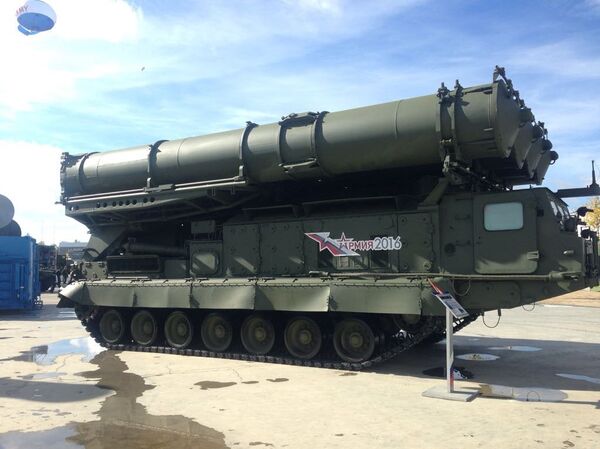 Um complexo S-300 visto no fórum militar EXÉRCITO 2016 em Kubinka, perto de Moscou, em 6 de setembro de 2016 Um complexo S-300 visto no fórum militar EXÉRCITO 2016 em Kubinka, perto de Moscou, em 6 de setembro de 2016 - Sputnik Brasil