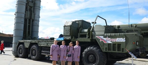 Cadetes apresentam um complexo S-400 no âmbito do fórum militar internacional EXÉRCITO 2016 - Sputnik Brasil