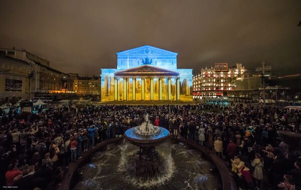 O espetáculo do Festival Círculo de Luz no edifício do Teatro Bolchoi em 2015 - Sputnik Brasil