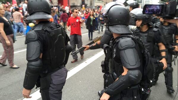 Polícia no protesto contra o presidente Michel Temer em São Paulo - Sputnik Brasil
