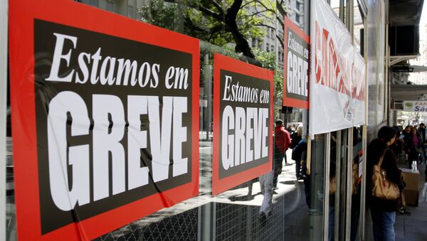Bancários entram em greve no país - Sputnik Brasil