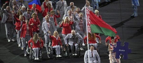 Bielorrússia desfila com bandeira russa na abertura das Paralimpíadas - Sputnik Brasil