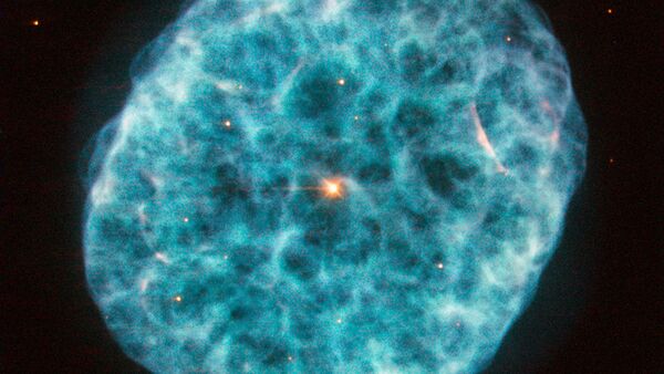 Imagem da Nubelosa Ostra  NGC 1501 com uma pérola dentro tirada pelo observatório Hubble - Sputnik Brasil