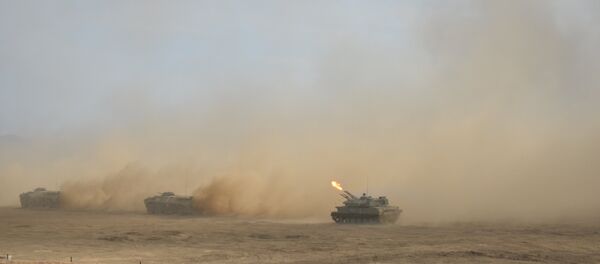 Material blindado russo durante exercícios Kavkaz 2016 na Crimeia, Rússia - Sputnik Brasil