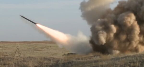 Assista o lançamento de míssil Iskander durante exercícios militares na Rússia - Sputnik Brasil