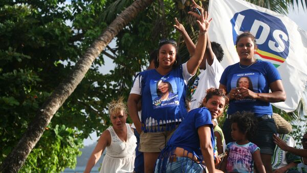 Partidários da LDS celebram em Port Victora a vitória nas eleições parlamentares após 40 anos de poder do do Parti Lepep - Sputnik Brasil