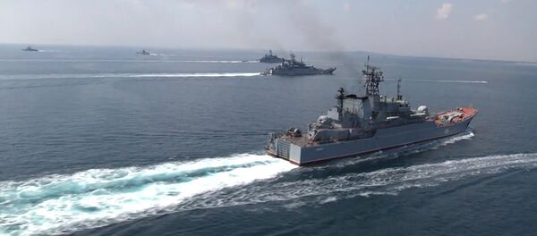 Embarcações da Marinha russa durante exercícios no mar Negro - Sputnik Brasil