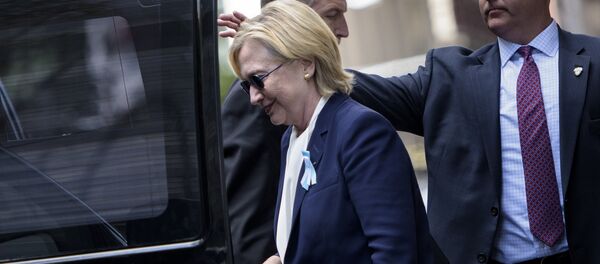 Hillary Clinton após passar mal em Nova York neste domingo, 11 de setembro - Sputnik Brasil
