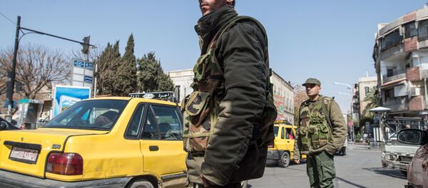 Soldados sírios em Damasco no primeiro dia do cessar-fogo - Sputnik Brasil