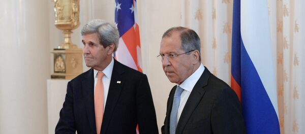 Secretário de Estado dos EUA, John Kerry, e o ministro das Relações Exteriores da Rússia, Sergei Lavrov durante o encontro bilateral em Moscou, Rússia, 15 de julho de 2016 - Sputnik Brasil
